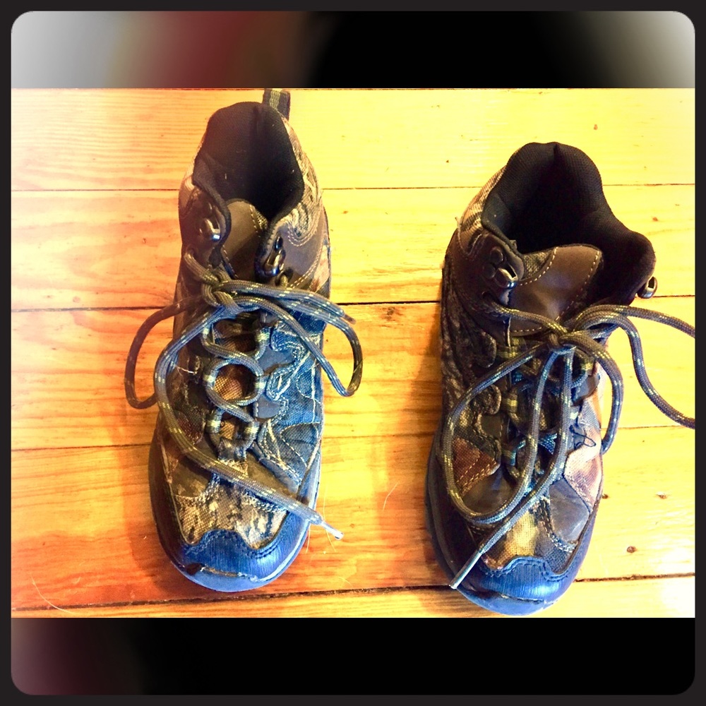 Boys Brahma Camo boots size 1